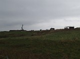 Ein Ortswechsel war also angesagt. Etwas mehr Wind und Strömung…..eigentlich eine Art „Erfolgsrezept“. Zunächst ging es aber vorbei an der „Küstenbatterie“ der Artillerieschule. Zum Glück ist am Wochenende kein Schiessbetrieb und das Gelände zum Strand hin frei begehbar. Auf dem Parkplatz standen schon ein paar Autos, so dass ich mit ein paar Kollegen am Strand rechnete. Ein Ortswechsel war also angesagt. Etwas mehr Wind und Strömung…..eigentlich eine Art „Erfolgsrezept“. Zunächst ging es aber vorbei an der „Küstenbatterie“ der Artillerieschule. Zum Glück ist am Wochenende kein Schiessbetrieb und das Gelände zum Strand hin frei begehbar. Auf dem Parkplatz standen schon ein paar Autos, so dass ich mit ein paar Kollegen am Strand rechnete.