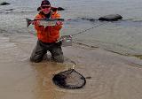 Natürlich war den beiden "Strandläufern" nicht entgangen, dass ich einen netten Fisch verhaftet hatte. So konnte Timo ein paar Bilder schiessen. Natürlich war den beiden "Strandläufern" nicht entgangen, dass ich einen netten Fisch verhaftet hatte. So konnte Timo ein paar Bilder schiessen.