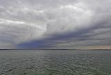 Ein Blick zum Himmel offenbarte den nächsten "Fehler" der Wetterfrösche. Sollte eigentlich zu dieser Zeit nur noch leicht bewölkt sein. Allerdings zog es immer weiter zu und sogar etwas Regen kam dazu. Egal, denn die ersten Fische hatten Interesse an unseren Fliegen gefunden. Ein Blick zum Himmel offenbarte den nächsten "Fehler" der Wetterfrösche. Sollte eigentlich zu dieser Zeit nur noch leicht bewölkt sein. Allerdings zog es immer weiter zu und sogar etwas Regen kam dazu. Egal, denn die ersten Fische hatten Interesse an unseren Fliegen gefunden.
