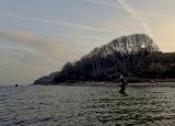 Trotz mittlerweile mehr als acht Stunden am und im Wasser und immer noch voll motiviert. Angelverrückte…..deshalb gehe ich gerne mit den Jungs los Trotz mittlerweile mehr als acht Stunden am und im Wasser und immer noch voll motiviert. Angelverrückte…..deshalb gehe ich gerne mit den Jungs los