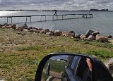 Nächster Stopp Svendstrup Strand. Während ich mir vom Steg aus die Rinnen und Seegraswiesen anschaute, machte der Paparazzi im Auto ein paar Fotos. Hier fing er meinen „simulierten Köpper“ ein…..