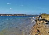 Zeit für einen Ortswechsel. Gar nicht so einfach heute. Wir wollten etwas mehr Welle und Zug im Wasser. Hier allerdings war es doch etwas zu „zugig“. Über, genauso wie unter Wasser - unter Wasser kam dann noch einiges an Sedimenten dazu - trübes Wasser. Und obwohl es „kuschelig“ aussah, war es recht frisch. Sechs bis sieben Bft. machten es ziemlich ungemütlich. Zeit für einen Ortswechsel. Gar nicht so einfach heute. Wir wollten etwas mehr Welle und Zug im Wasser. Hier allerdings war es doch etwas zu „zugig“. Über, genauso wie unter Wasser - unter Wasser kam dann noch einiges an Sedimenten dazu - trübes Wasser. Und obwohl es „kuschelig“ aussah, war es recht frisch. Sechs bis sieben Bft. machten es ziemlich ungemütlich.