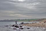 Nach ein paar mehr Metern am Strand, sind wir dann an einer Landspitze eingestiegen. Schwierig zu bewaten, mit einige Stolperfallen, aber geniales Revier….. Jens mit kraftvollem Doppelzug. Nach ein paar mehr Metern am Strand, sind wir dann an einer Landspitze eingestiegen. Schwierig zu bewaten, mit einige Stolperfallen, aber geniales Revier….. Jens mit kraftvollem Doppelzug.