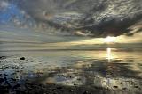 Nach einem "Rundumblick" kletterten wir runter an den Strand. Mangels Wind und Drift, lag das Wasser wie ein Spiegel vor uns. Sonnenaufgang und auch die restliche "Kulisse" waren einfach nur schön anzusehen. Schon jetzt war der Trip für mich ein voller Erfolg. Endlich mal wieder ein klein wenig Freiheit geniessen. Nach einem "Rundumblick" kletterten wir runter an den Strand. Mangels Wind und Drift, lag das Wasser wie ein Spiegel vor uns. Sonnenaufgang und auch die restliche "Kulisse" waren einfach nur schön anzusehen. Schon jetzt war der Trip für mich ein voller Erfolg. Endlich mal wieder ein klein wenig Freiheit geniessen.