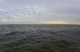 Es kam mir so vor, als wenn das Wasser etwas frischer war, als bei unserem letzten Besuch. Dem war aber nicht so. Ich konnte einen nahezu identischen Wert messen. Zumindest der Himmel zeigte sich von einer schönen Seite. Nach etwa einer Stunde meldete meine rechte Hand, dass Ihr die Temperatur um einiges zu niedrig war. Knieabwärts war schon vorher SOS gefunkt worden. Es kam mir so vor, als wenn das Wasser etwas frischer war, als bei unserem letzten Besuch. Dem war aber nicht so. Ich konnte einen nahezu identischen Wert messen. Zumindest der Himmel zeigte sich von einer schönen Seite. Nach etwa einer Stunde meldete meine rechte Hand, dass Ihr die Temperatur um einiges zu niedrig war. Knieabwärts war schon vorher SOS gefunkt worden.