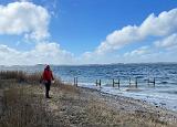 Gefunden …… inzwischen auch wieder mit etwas mehr Sonnenstrahlen. Richtig gute Bedingungen…. Welle, leichte Trübung mit ausgeprägter Trübungskante und ordentlich Zug im Wasser. Nicht lange gefackelt und ab ins Wasser