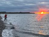 Knapp zwei Stunden am Wasser, einige Kontakte, einen hübschen Schwarm ausgebüxter Regenbogner geärgert (oder besser - die haben uns geärgert), Nachläufer und Kurzdrills...... Knapp zwei Stunden am Wasser, einige Kontakte, einen hübschen Schwarm ausgebüxter Regenbogner geärgert (oder besser - die haben uns geärgert), Nachläufer und Kurzdrills......