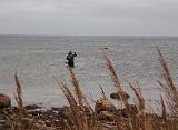 Als Jens nach ca. 40 Minuten zurück war, ging es, nach einer kurzen Verschnaufpause, auch gleich wieder ins Wasser. Schon mit dem zweiten Wurf wurde Jens für den langen Fußmarsch entschädigt. Direkt im flachen Bereich am Fuß des Riffs hatte ein Silberling so richtig Appetit. Kurzer Drill, mit anschließendem release einer kleinen, aber sehr quirligen Forelle. Als Jens nach ca. 40 Minuten zurück war, ging es, nach einer kurzen Verschnaufpause, auch gleich wieder ins Wasser. Schon mit dem zweiten Wurf wurde Jens für den langen Fußmarsch entschädigt. Direkt im flachen Bereich am Fuß des Riffs hatte ein Silberling so richtig Appetit. Kurzer Drill, mit anschließendem release einer kleinen, aber sehr quirligen Forelle.
