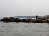 Und tatsächlich gab es trotz eiskaltem Wasser auch ziemlich schnell Kontakt und eine krumme Rute. Und tatsächlich gab es trotz eiskaltem Wasser auch ziemlich schnell Kontakt und eine krumme Rute.