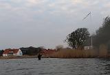 Etwas später ging es zurück in die Hütte. Verspätete Mittagspause, Käffchen, kurzes Schläfchen und dann eine Spätnachmittagsrunde am Hausstrand. Leichtes Gepäck – also auch ohne Kescher – das allerdings mit leichten Bedenken bei Timo. Anscheinend war hier unter Wasser etwas mehr los. Wir hatten beide Kontakte und Timo gelang es einen netten Fisch zu haken, der sich zum Ende des Drills ein paar Mal mehr in der Luft zeigte. Etwas später ging es zurück in die Hütte. Verspätete Mittagspause, Käffchen, kurzes Schläfchen und dann eine Spätnachmittagsrunde am Hausstrand. Leichtes Gepäck – also auch ohne Kescher – das allerdings mit leichten Bedenken bei Timo. Anscheinend war hier unter Wasser etwas mehr los. Wir hatten beide Kontakte und Timo gelang es einen netten Fisch zu haken, der sich zum Ende des Drills ein paar Mal mehr in der Luft zeigte.