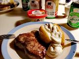 Das Abendessen entschädigte allerdings mal wieder. Nach 420 Gramm Steak, Ofenkartoffel, Sourcream und einer weiteren Dänischen Hülse sah alles schon wieder viel besser aus. Nach einer weiteren Hülse und einem kleinen Schlückchen Rum, ging es in die Kiste. Morgen geht bestimmt noch was. Das Abendessen entschädigte allerdings mal wieder. Nach 420 Gramm Steak, Ofenkartoffel, Sourcream und einer weiteren Dänischen Hülse sah alles schon wieder viel besser aus. Nach einer weiteren Hülse und einem kleinen Schlückchen Rum, ging es in die Kiste. Morgen geht bestimmt noch was.