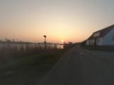 Noch ein schnelles Bild Richtung Sonnenuntergang. Und nein, weder die Kamera, noch ich waren benebelt. Der eingestellte Modus „Weichzeichner“ (das Stellrad musste sich in der Tasche irgendwie an der Fliegendose gerieben und so verstellt haben, was ich erst am PC bemerkt habe) ist aber für das Abschlussfoto nicht unbedingt falsch. Eine tolle Woche war fast zu Ende. Noch ein gemeinsames Steak, einen kleinen Schlummertrunk und am Samstag ging es dann zurück nach Hause. Fische gab es zwar, aber die Anzahl war echt überschaubar. Die nächste Frühjahrstour ist schon in Planung. Noch ein schnelles Bild Richtung Sonnenuntergang. Und nein, weder die Kamera, noch ich waren benebelt. Der eingestellte Modus „Weichzeichner“ (das Stellrad musste sich in der Tasche irgendwie an der Fliegendose gerieben und so verstellt haben, was ich erst am PC bemerkt habe) ist aber für das Abschlussfoto nicht unbedingt falsch. Eine tolle Woche war fast zu Ende. Noch ein gemeinsames Steak, einen kleinen Schlummertrunk und am Samstag ging es dann zurück nach Hause. Fische gab es zwar, aber die Anzahl war echt überschaubar. Die nächste Frühjahrstour ist schon in Planung.